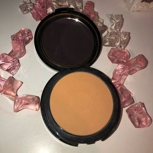 make up forever Pro Finish Powder in 170